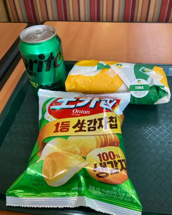 샌드위치, 감자칩, 콜라