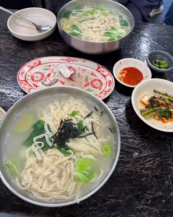 칼국수와 반찬