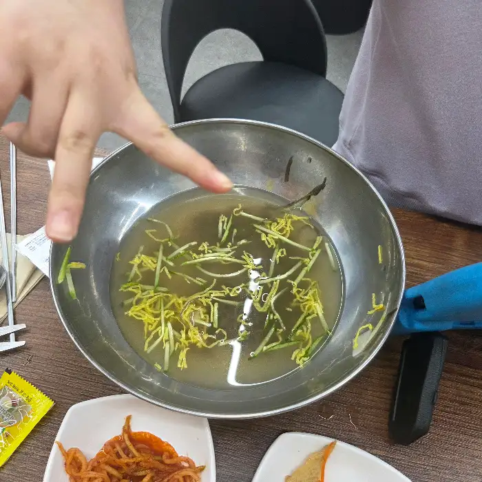 김치에 밤이 썰려 들어간 모습