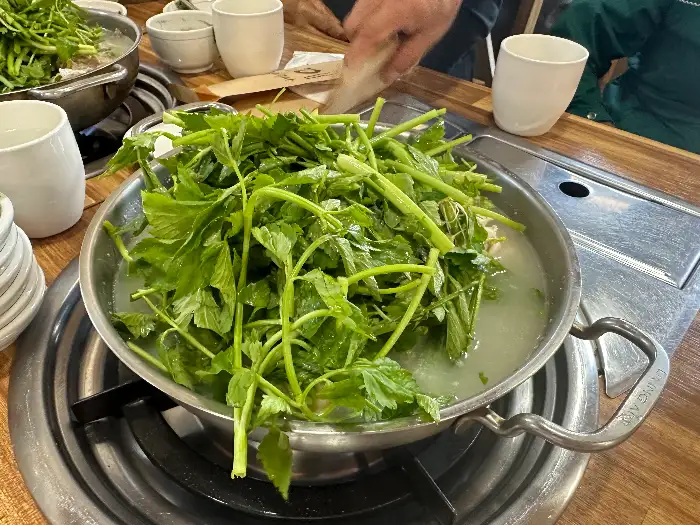 국물이 진하고 시원한 도다리쑥국