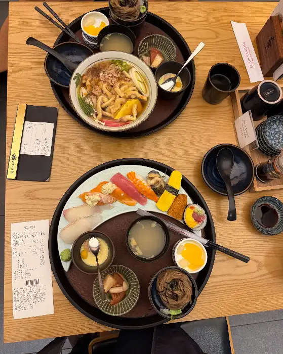 다양한 메뉴가 포함된 세트 구성