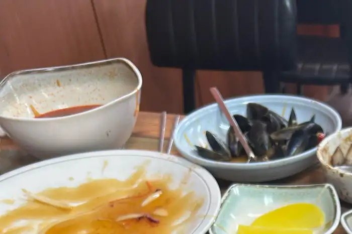 먹고 난 후의 테이블 모습