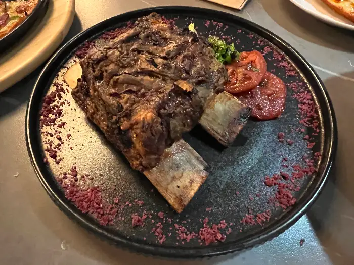 와인과 함께 즐기는 스테이크