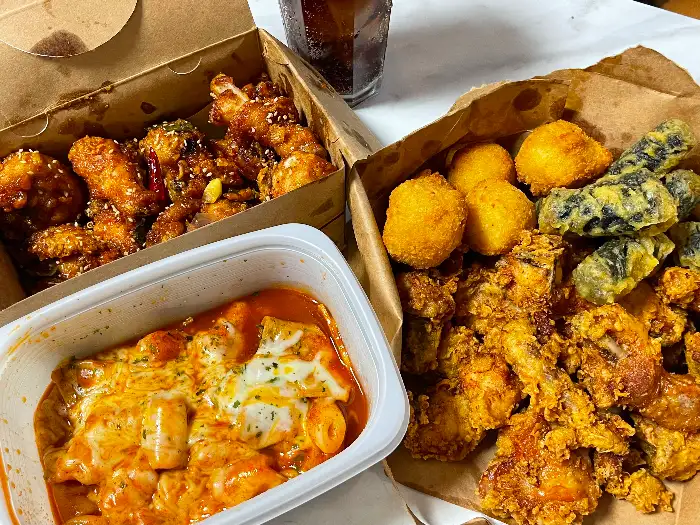 치킨과 떡볶이, 치즈볼