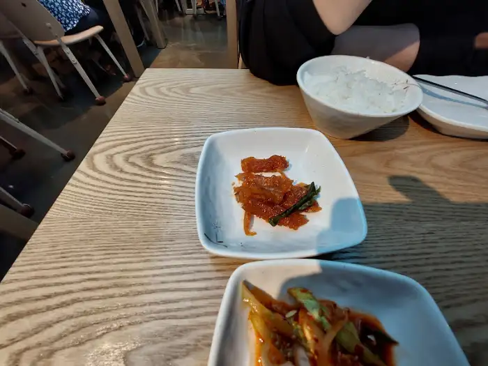 밥과 김, 코다리조림을 함께 싼 모습
