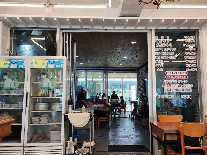 황부자집 내부 전경 및 테이블 세팅