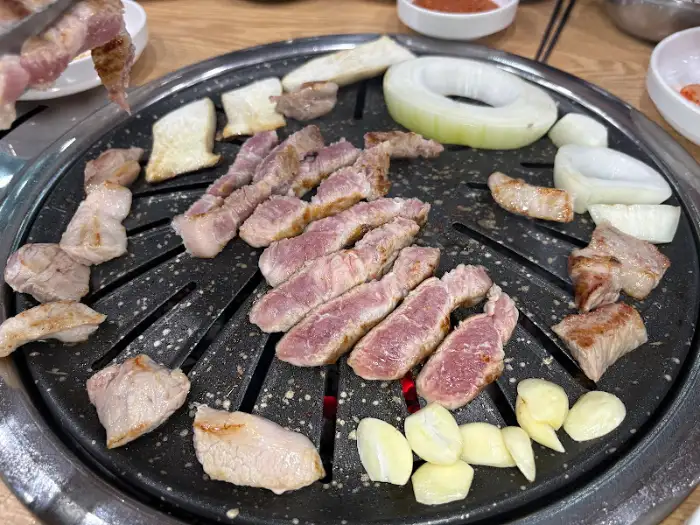 잘 익어가는 삼겹살
