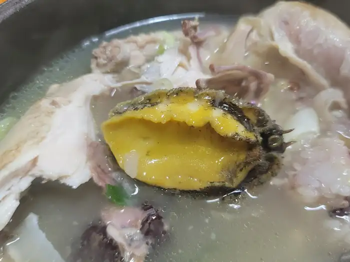 삼계탕 속 전복 클로즈업