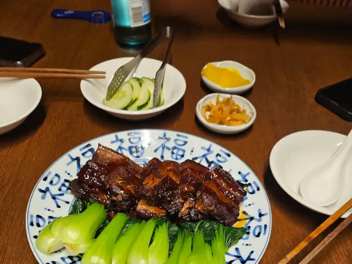 도삭면과 돼지고기 요리