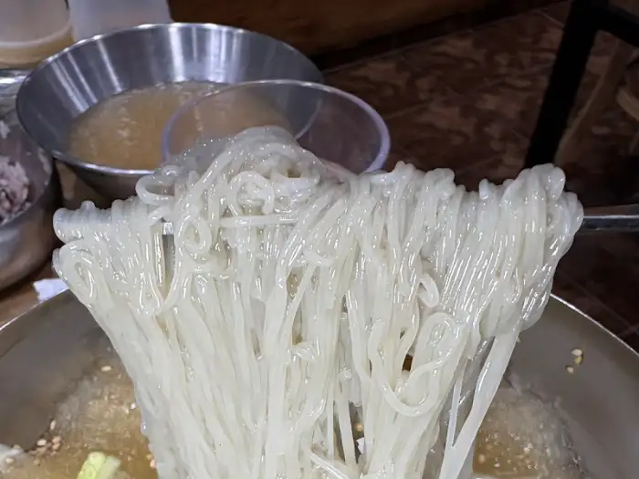 푸짐하게 차려진 한상차림