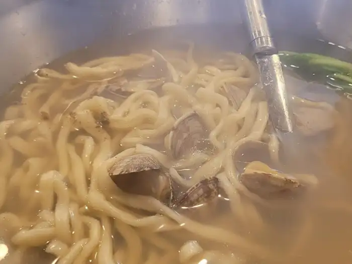 바지락칼국수 그릇 안의 모습