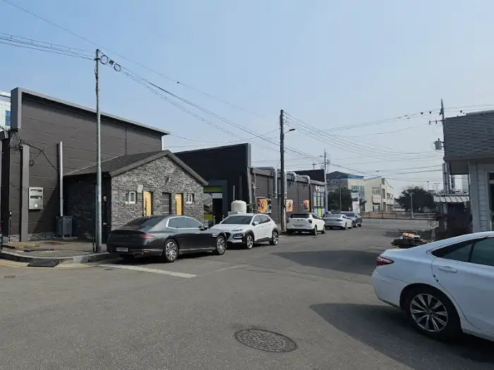 가게 주변 도로 풍경