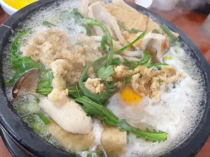 보글보글 끓는 우동