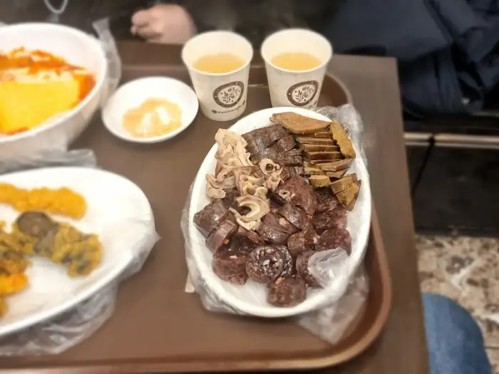 다양한 부위의 순대 모듬