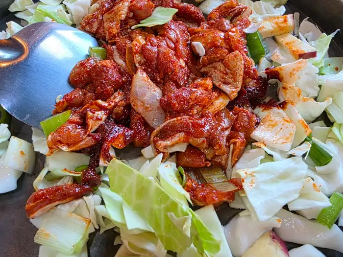 조리 전 닭갈비 재료