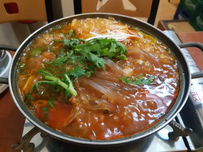 보글보글 끓고 있는 닭볶음탕