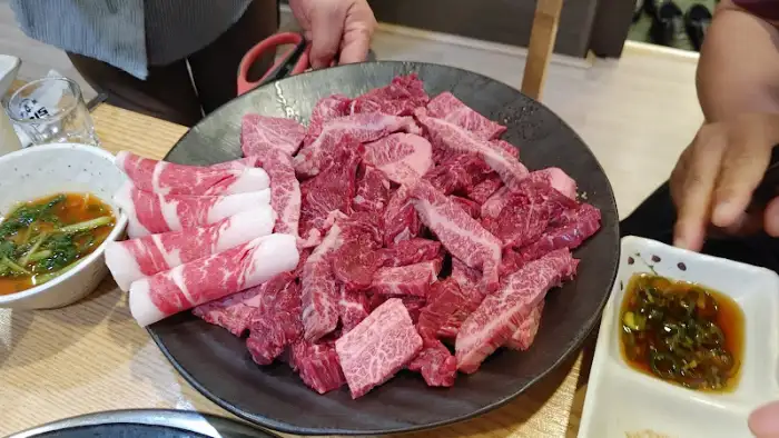 다양한 부위의 한우와 떡갈비