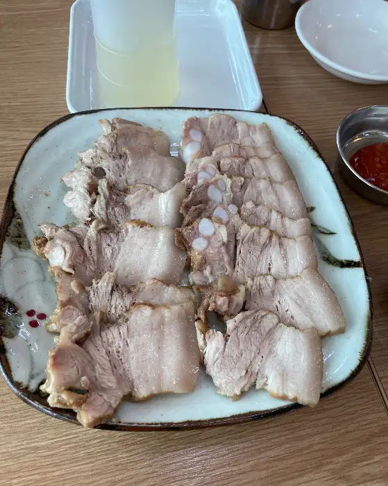 윤기 흐르는 편육