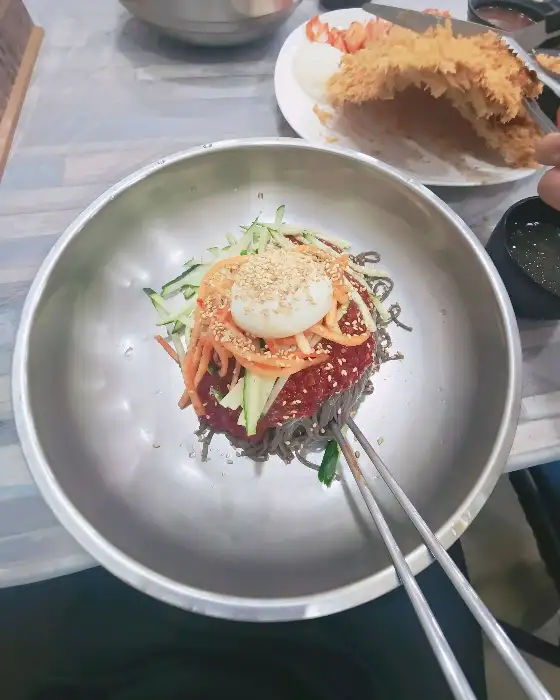 푸짐한 비빔모밀