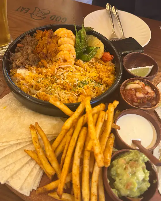 GOD says, you deserve EAT 문구가 적힌 컵
