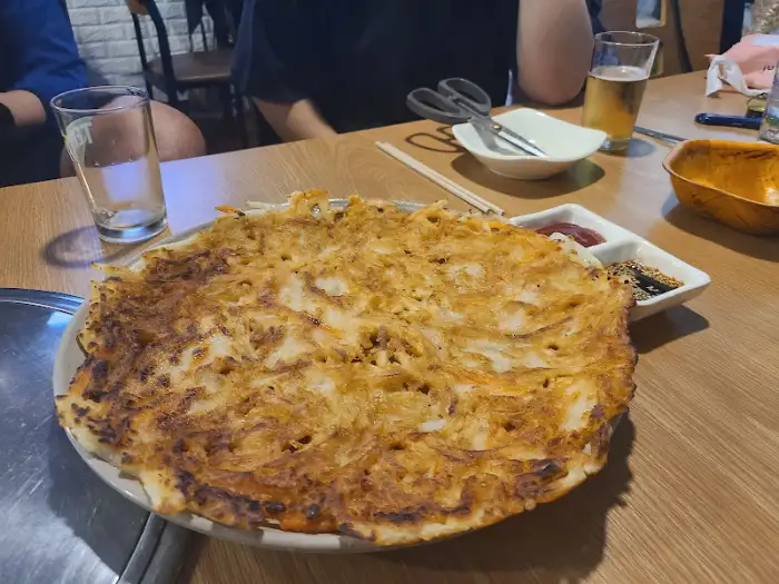 노릇하게 구워진 김밥