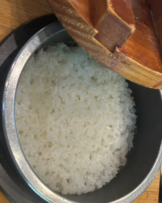 윤기 자르르 흐르는 철원 오대쌀 밥