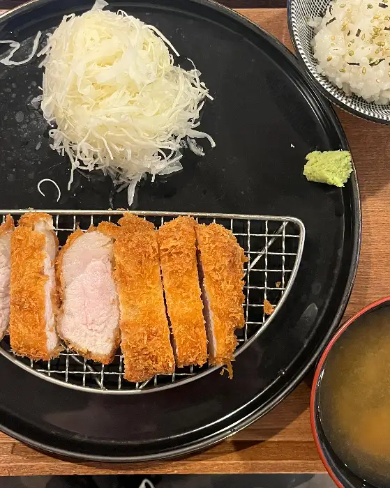 안심 카츠와 곁들임 찬