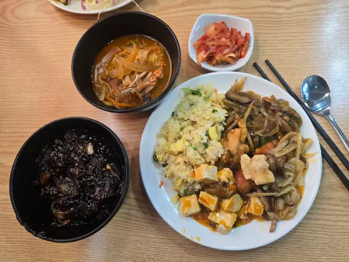뷔페 음식 모음