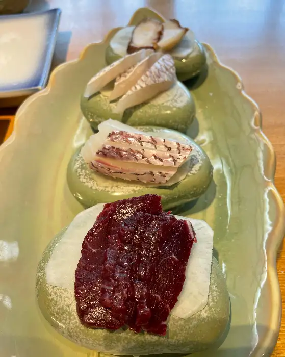 한 입 크기 해산물 요리