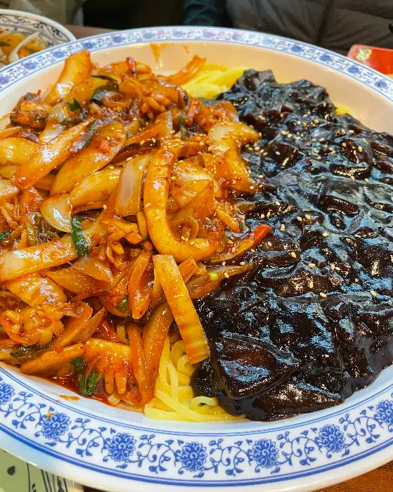 짜장 소스와 면의 조화