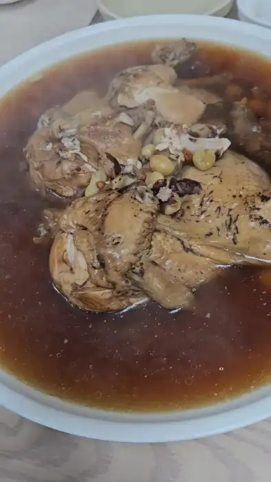 옻닭 근접 촬영