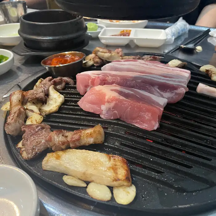 김치와 묵은지, 젓갈 등 삼합 재료