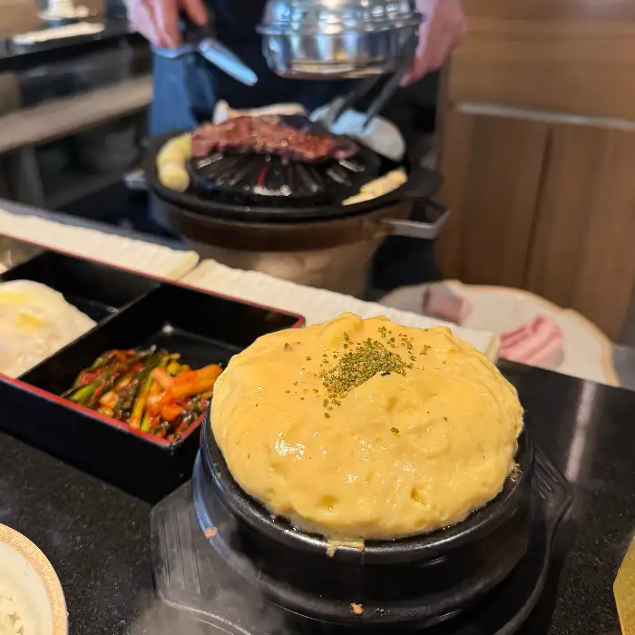 김이 모락모락 나는 김치찌개