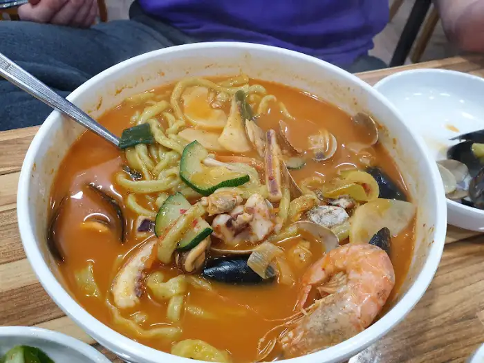 명가들깨칼국수 본점 얼큰 칼국수 비주얼