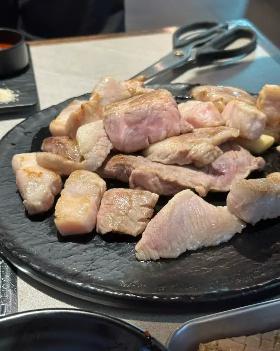 다양한 부위의 돼지고기 모듬
