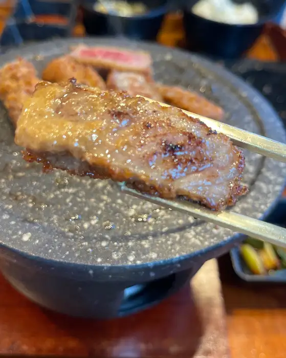 미니 화로에 직접 구워먹는 규카츠