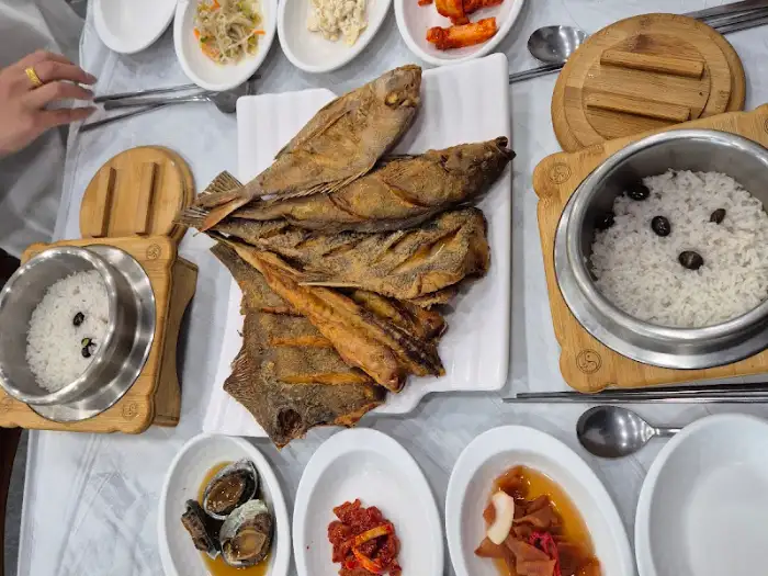 푸짐한 생선 구이 한 상 차림