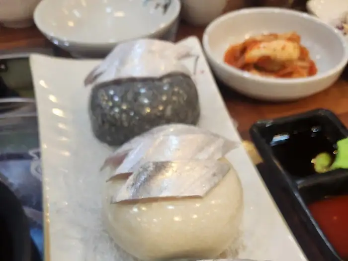 신선한 갈치회가 올라간 요리
