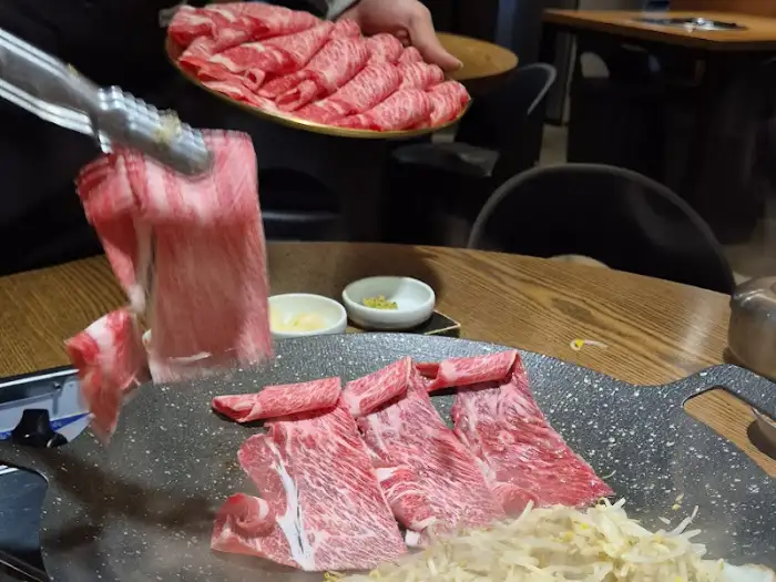 불판에 올라가는 소고기