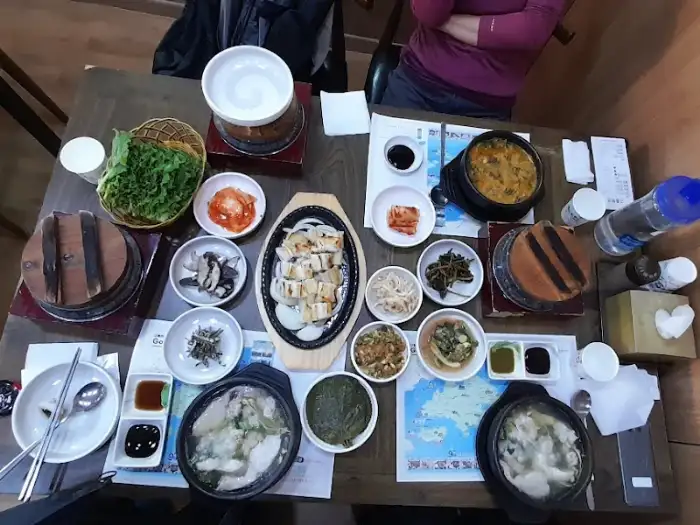 식탁 전체 모습