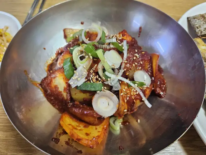 매콤달콤한 통오징어볶음