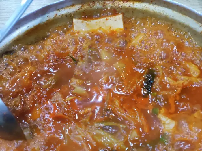 보글보글 끓는 김치찌개