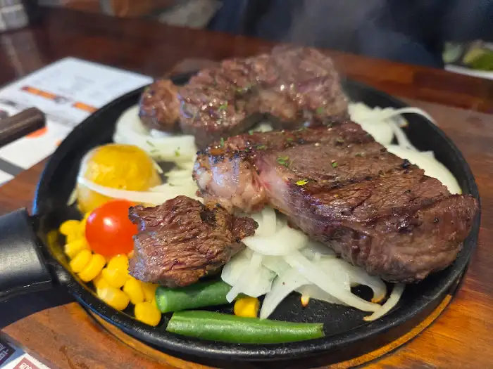 치익거리는 스테이크