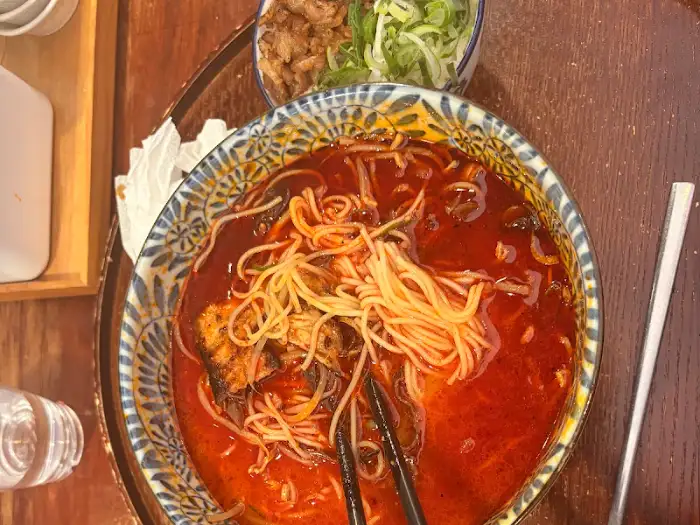 육동면 국물과 면발의 조화