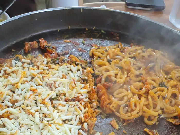 닭갈비와 치즈 볶음밥