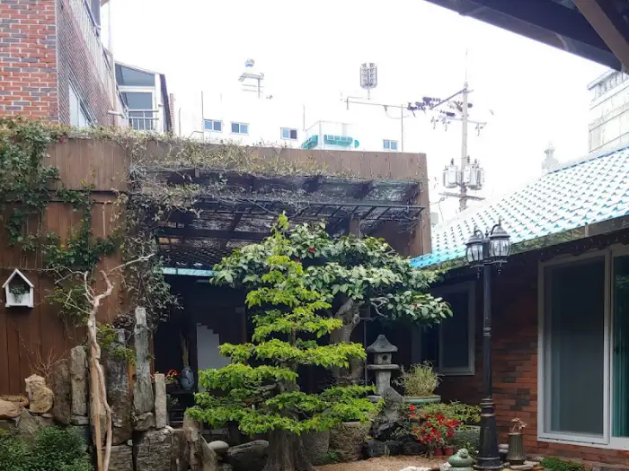 풍년옥 정원 풍경