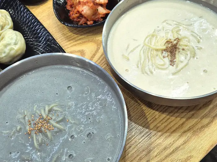 콩국수와 검은콩국수, 만두 사진