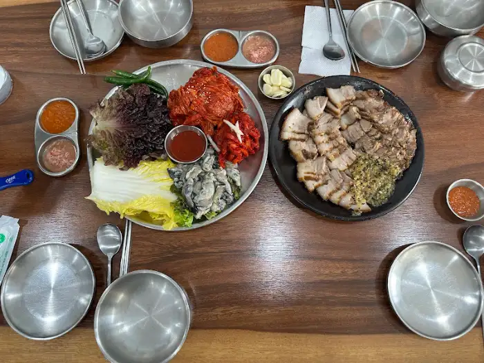 보쌈과 곁들임 찬