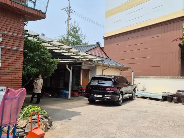 신라식당 건물 풍경