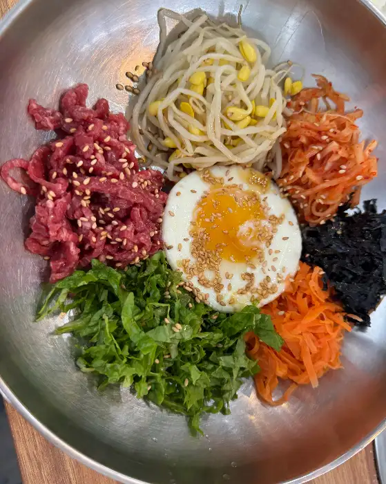 육회비빔밥 상세컷